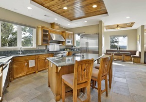 Sunset Ridge Villa at Big Bear ~ Hot Tub ~ Games ~ Multi-Level Luxe Chalet Retreat