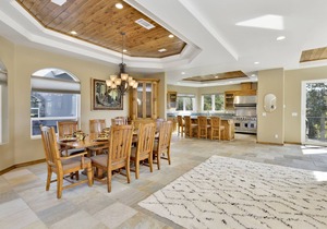 Sunset Ridge Villa at Big Bear ~ Hot Tub ~ Games ~ Multi-Level Luxe Chalet Retreat