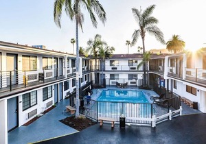 Sunset West Hotel, SureStay Collection by Best Western