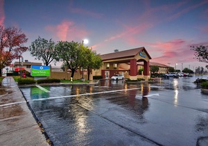 SureStay Hotel by Best Western Fontana