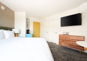 The Cole powered by Sonder | Accessible King Room