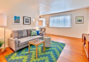 Top-floor condo - 1 block to beach access, walk to La Jolla Village shops/dining