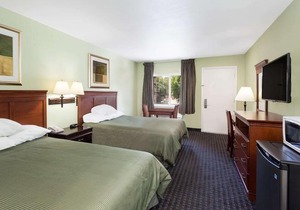Travelodge by Wyndham Orange County Airport Costa Mesa