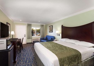 Travelodge by Wyndham Orange County Airport Costa Mesa