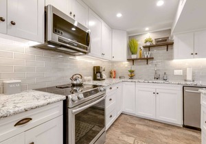 Updated Ideal Desert Getaway | Steps from Shops & Dining | Community Pool & Spa | Modern Amenities