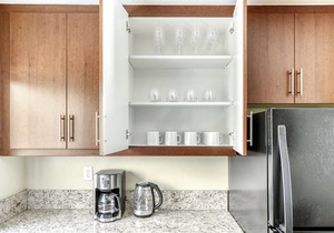 Upscale Burbank 2BR w/BBQ, Gym & Pool, near TJ & WF, by Blueground
