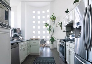 Venice Beach Home w/ 20 ft Ceiling, Rooftop Deck & 1 Block from Beach!