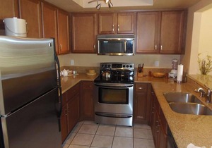 Villa, 2 Bedrooms, 2 Baths, Great Location And Close To Everything