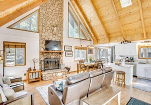 Walk to Snow Summit! Cabin Near Chairlift/Shuttle