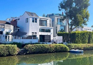Waterfront Home, on the Venice Canals, 8 min walk to the Beach