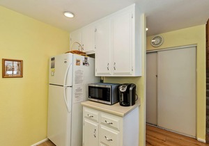 Whispering Cottage by Destination Big Bear: Walk to Meadow Park & Lake from this Summit Lake Home! Pet Friendly! Fully Fenced Yard!