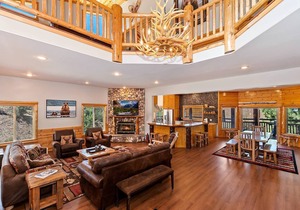 Windsong Retreat by Destination Big Bear : Luxurious! Panoramic Views! Central A/C! Hot Tub! Internet! Master Suite! Game Table! Lake Views!