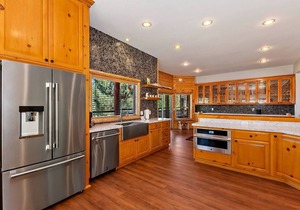 Windsong Retreat by Destination Big Bear : Luxurious! Panoramic Views! Central A/C! Hot Tub! Internet! Master Suite! Game Table! Lake Views!