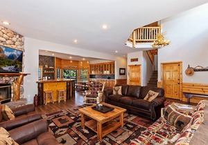 Windsong Retreat by Destination Big Bear : Luxurious! Panoramic Views! Central A/C! Hot Tub! Internet! Master Suite! Game Table! Lake Views!