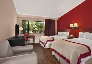 Wonderful Stay! Two Spacious Units, Pool, Near Attractions