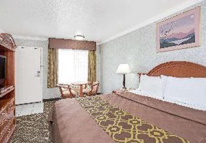 Ontario Airport Inn | Lawndale