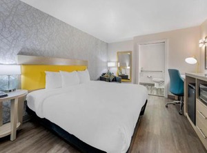 Hillstone Inn | Tulare