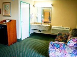 Ontario Airport Inn | West Athens