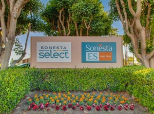Sonesta Es Suites Huntington Beach Fountain Valley | Downtown Village