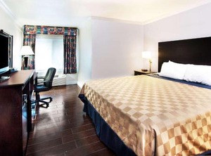 Travelodge | Sunset Beach