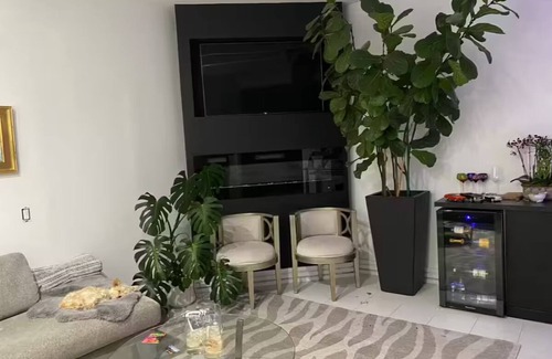 Oak Park House | 1 bedroom downtown upscale details