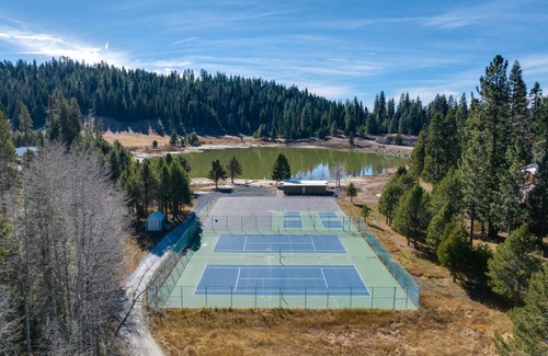 Pinecrest Apartment | 102 m² Apartment ∙ 2 bedrooms ∙ 7 guests