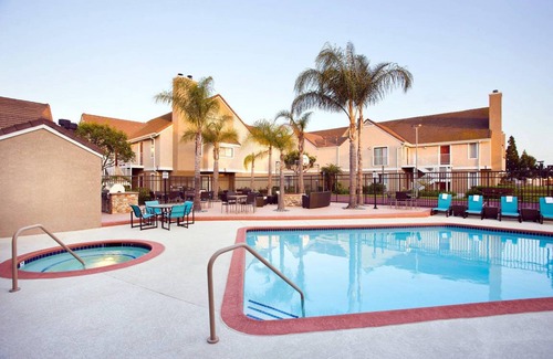 Costa Mesa Hotel | 102 m² Hotel ∙ 2 bedrooms ∙ 127 guests