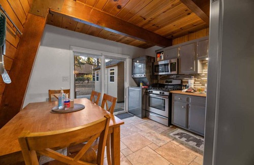 Boulder Bay Cabin | 107 m² Cabin ∙ 2 bedrooms ∙ 6 guests