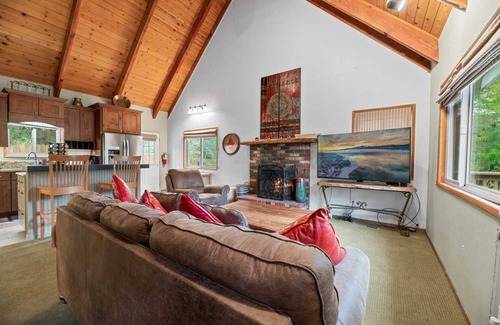 Fox Farm Cabin | 109 m² Cabin ∙ 2 bedrooms ∙ 6 guests