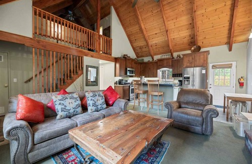 Fox Farm Cabin | 109 m² Cabin ∙ 2 bedrooms ∙ 6 guests