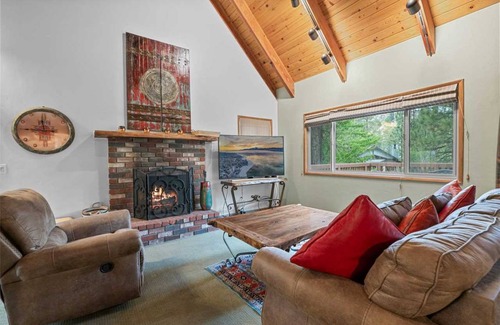 Fox Farm Cabin | 109 m² Cabin ∙ 2 bedrooms ∙ 6 guests
