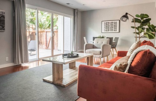 Centennial House | 111 m² House ∙ 3 bedrooms ∙ 6 guests