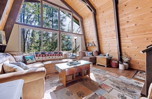 Fish Camp Cabin | 112 m² Cabin ∙ 2 bedrooms ∙ 6 guests