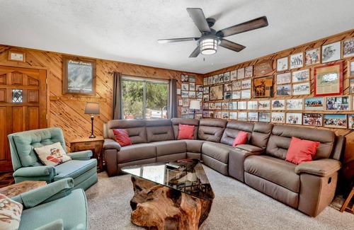 Summit Estates Cabin | 112 m² Cabin ∙ 3 bedrooms ∙ 6 guests
