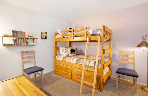 Summit Estates Condo | 112 m² Condo ∙ 2 bedrooms ∙ 6 guests