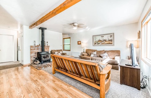 West Village Cabin | 116 m² Cabin ∙ 4 bedrooms ∙ 8 guests