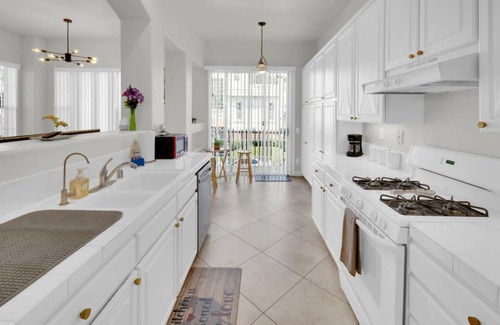 Tustin Condo | 116 m² Condo ∙ 2 bedrooms ∙ 4 guests