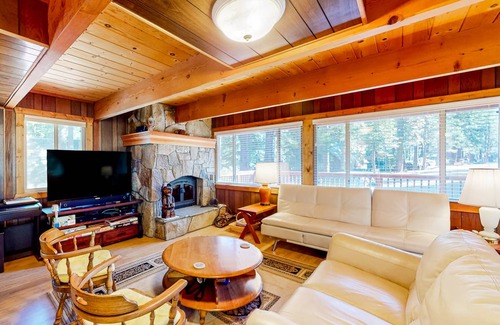 Comstock Acres Cabin | 119 m² Cabin ∙ 3 bedrooms ∙ 6 guests