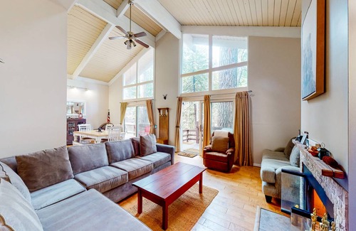Twin Peaks Cabin | 120 m² Cabin ∙ 3 bedrooms ∙ 6 guests