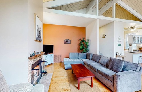 Twin Peaks Cabin | 120 m² Cabin ∙ 3 bedrooms ∙ 6 guests