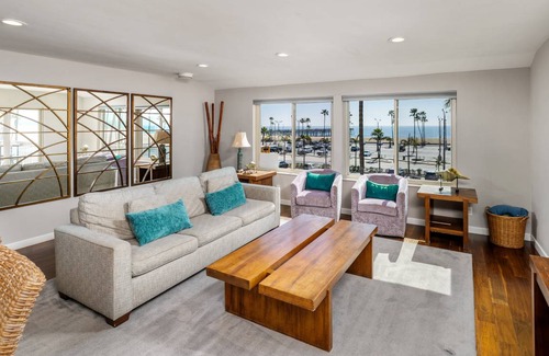 Balboa Peninsula Condo | 122 m² Condo ∙ 3 bedrooms ∙ 8 guests