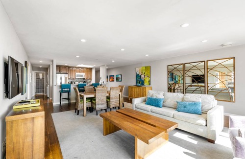 Balboa Peninsula Condo | 122 m² Condo ∙ 3 bedrooms ∙ 8 guests