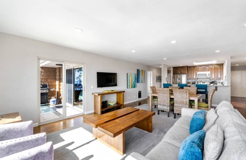 Balboa Peninsula Condo | 122 m² Condo ∙ 3 bedrooms ∙ 8 guests