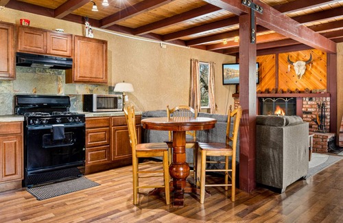 Arrowbear Lake Cabin | 124 m² Cabin ∙ 3 bedrooms ∙ 6 guests