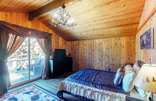 Arrowbear Lake Cabin | 125 m² Cabin ∙ 3 bedrooms ∙ 8 guests