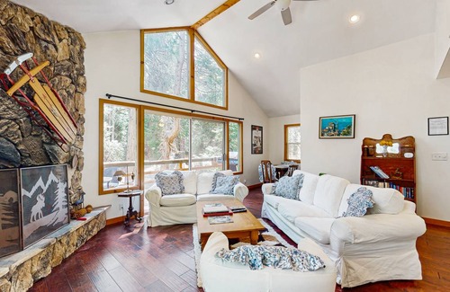Cedar Glen House | 125 m² House ∙ 3 bedrooms ∙ 6 guests