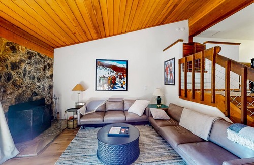 Lakeshore Condo | 130 m² Condo ∙ 2 bedrooms ∙ 8 guests