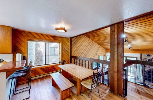 Lakeshore Condo | 130 m² Condo ∙ 2 bedrooms ∙ 8 guests