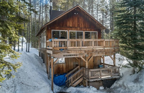 Big Creek Cabin | 139 m² Cabin ∙ 3 bedrooms ∙ 12 guests