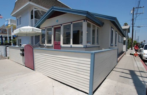 West Newport House | 143 m² House ∙ 2 bedrooms ∙ 6 guests